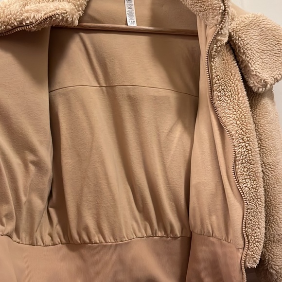 Alo foxy Sherpa jacket - camel - Picture 8 of 8